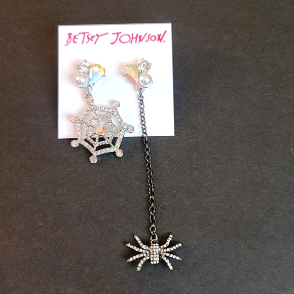 Betsey Johnson Silver Tone Spider & Spider Web Mismatch Drop Earrings - Picture 3 of 4
